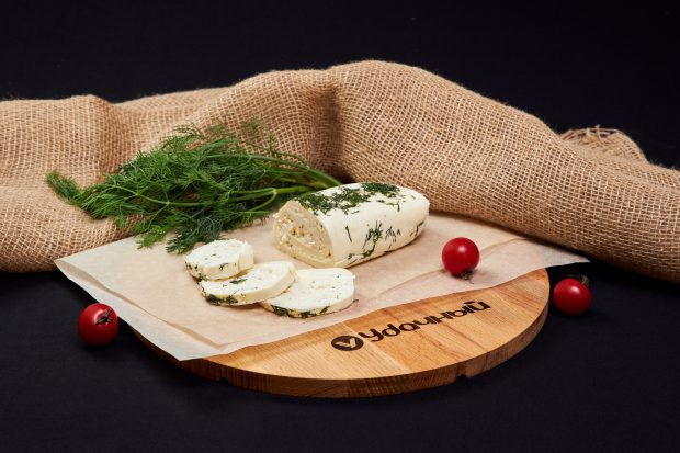 Сыр "Сулугуни" рулет с зеленью 45%