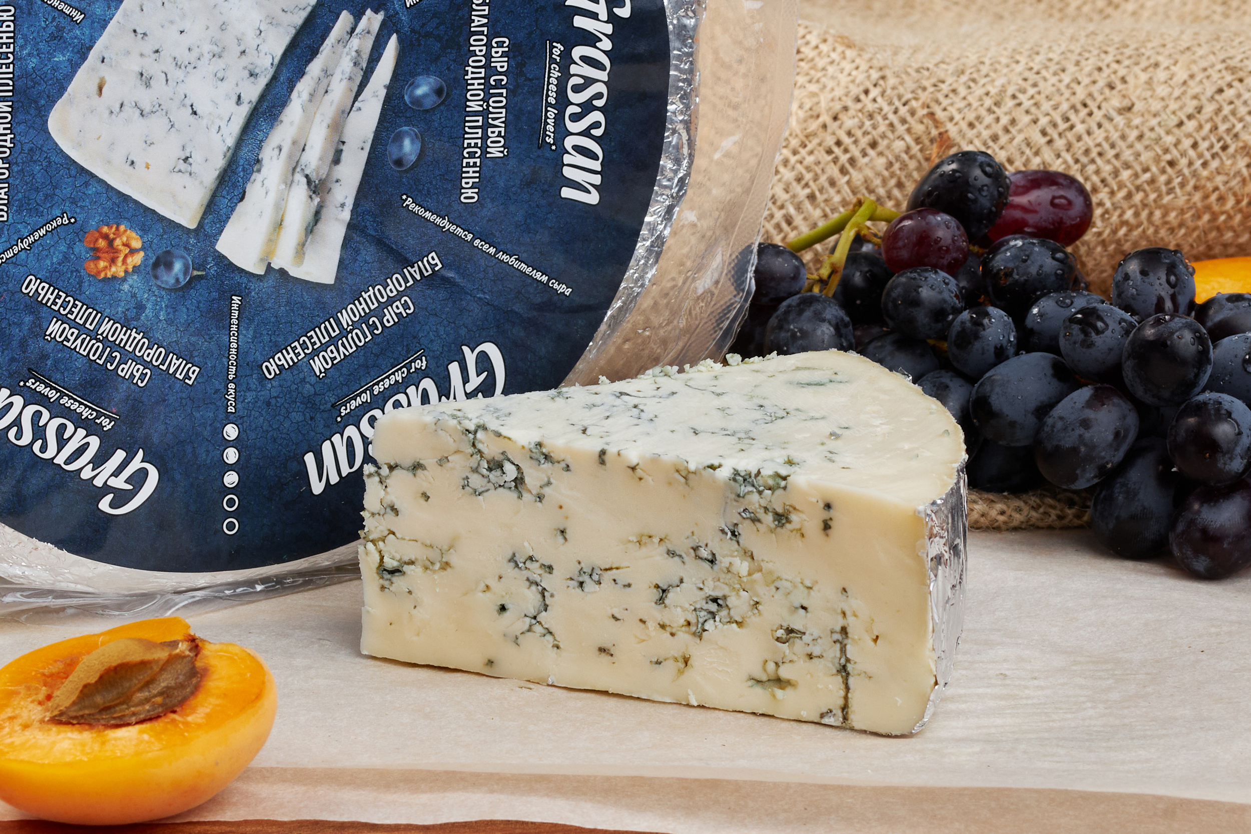 Сыр с голубой плесенью фото