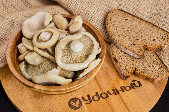 Купить соленые белые грузди весовые ☛ С доставкой на дом по СПБ